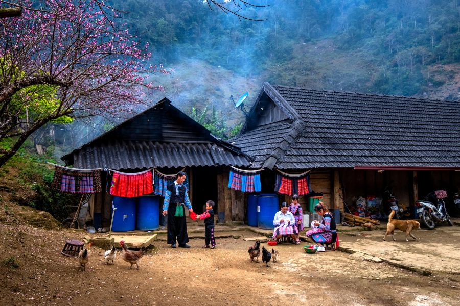 Rammed earth houses also symbols of the culture and traditions of the Hmong people in Hà Giang. 