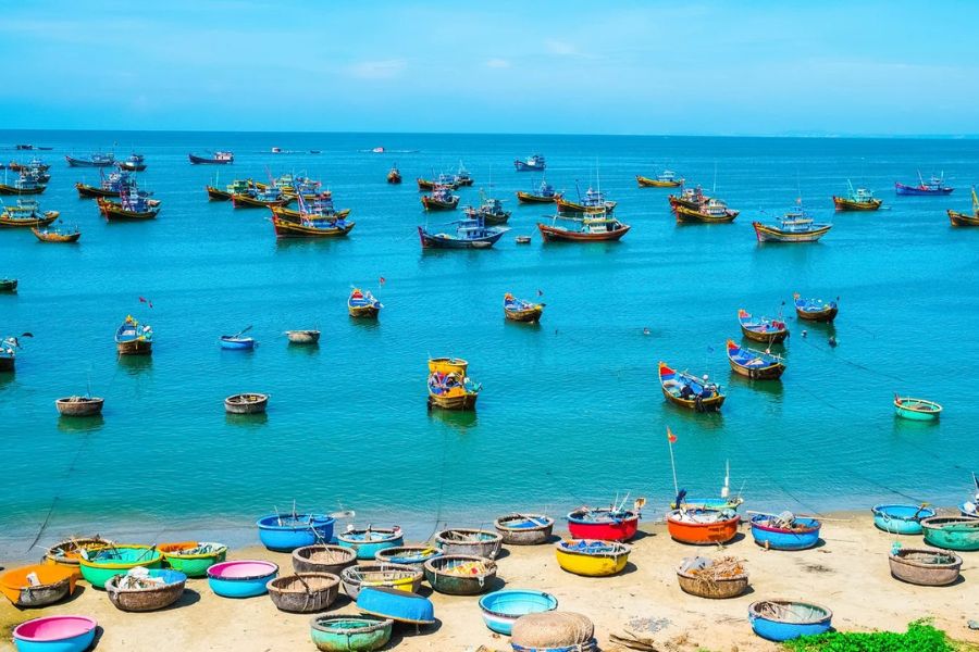 Mui Ne Fishing Village is not only a hub for fresh seafood but also a breathtaking destination for travelers who love to explore. 