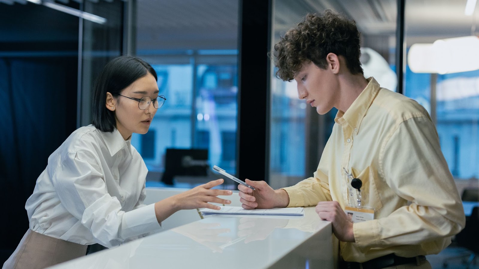 How to Become a Receptionist