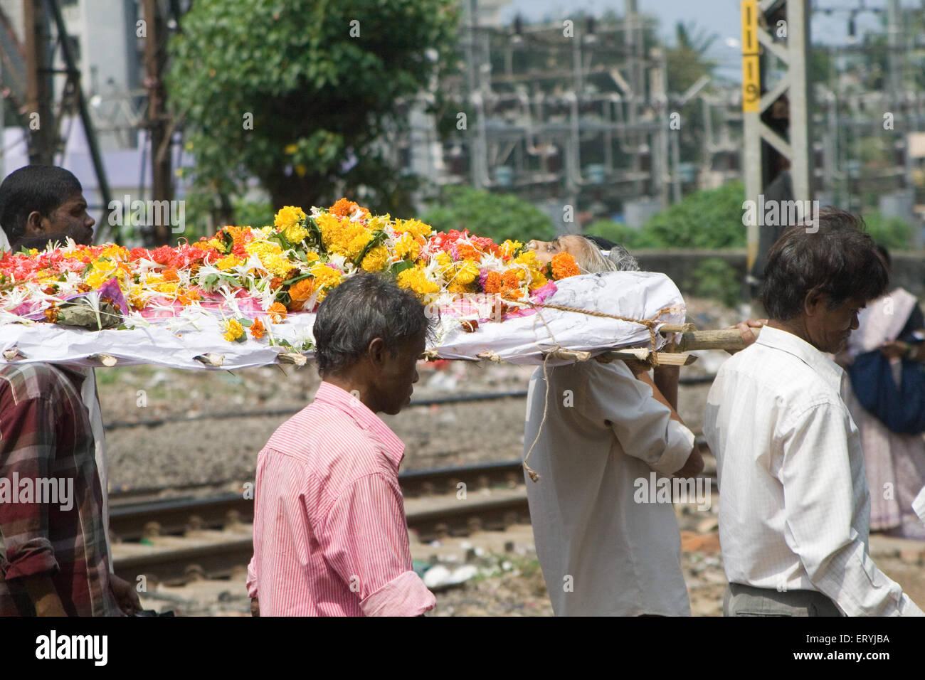 Carrying dead body india hi-res stock photography and images - Alamy