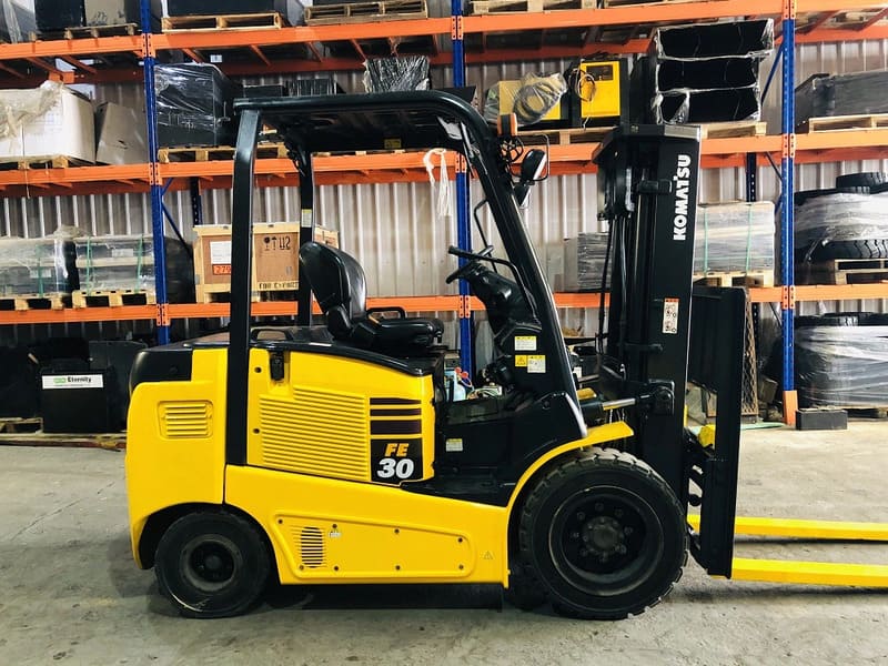 Khi bình ắc quy trong xe nâng điện bị hỏng sẽ tác động đến quá trình khởi động của xe nâng Khi bình ắc quy trong xe nâng điện bị hỏng sẽ tác động đến quá trình khởi động của xe nâng