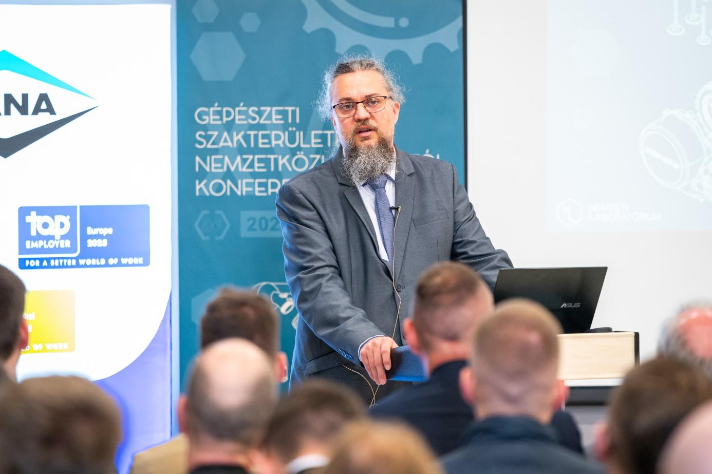 A képen Emberi arc, ember, ruházat, személy látható

Előfordulhat, hogy a mesterséges intelligencia által létrehozott tartalom helytelen.