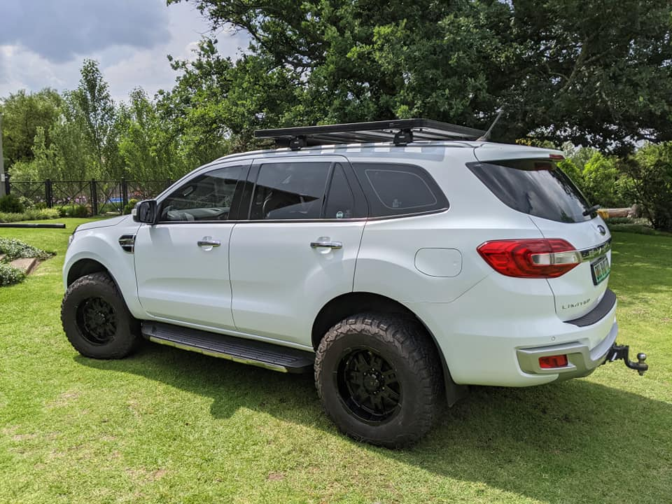 Giá nóc xe Ford Everest 2023