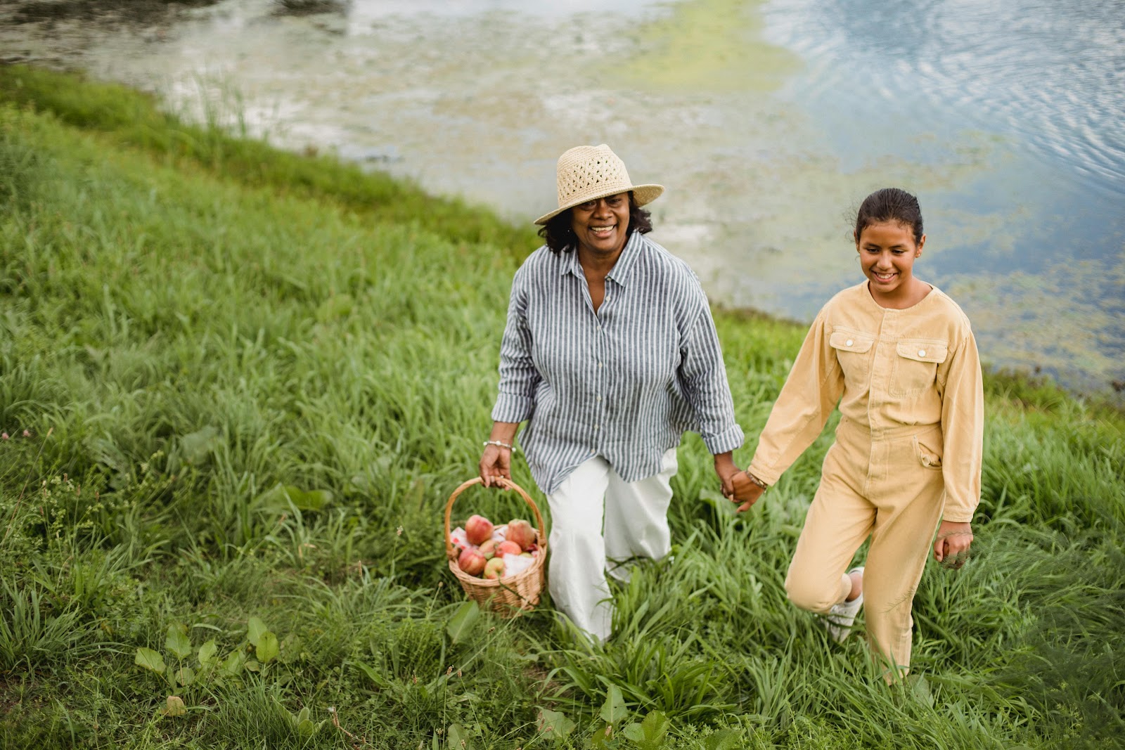 A woman bonding outside with a teenage girl | Source: Pexels