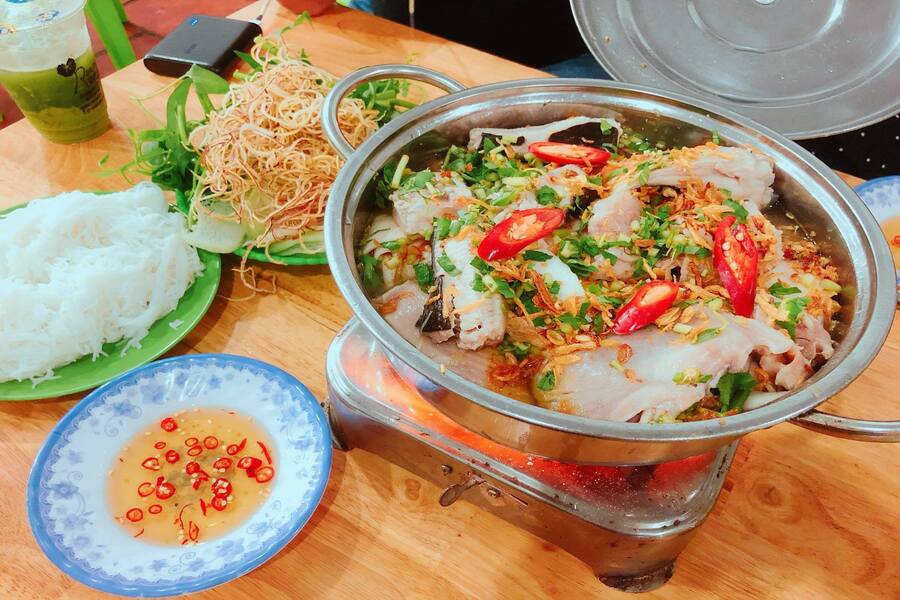 Many tourists think that if you go to Vung Tau without eating stingray hot pot, it is considered that you have not been here. Source: taucaotoc.vn 