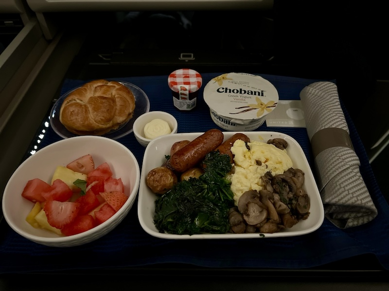 The breakfast served on United Polaris Business class flight from Chicago to Frankfurt. 