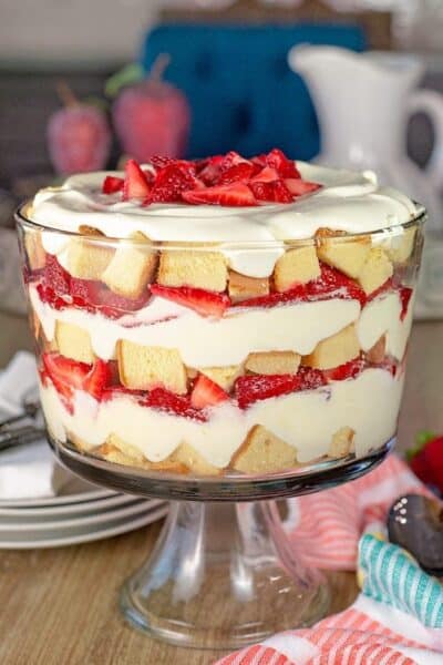 easy strawberry trifle pound cake