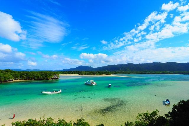 海に浮かぶ島

中程度の精度で自動的に生成された説明