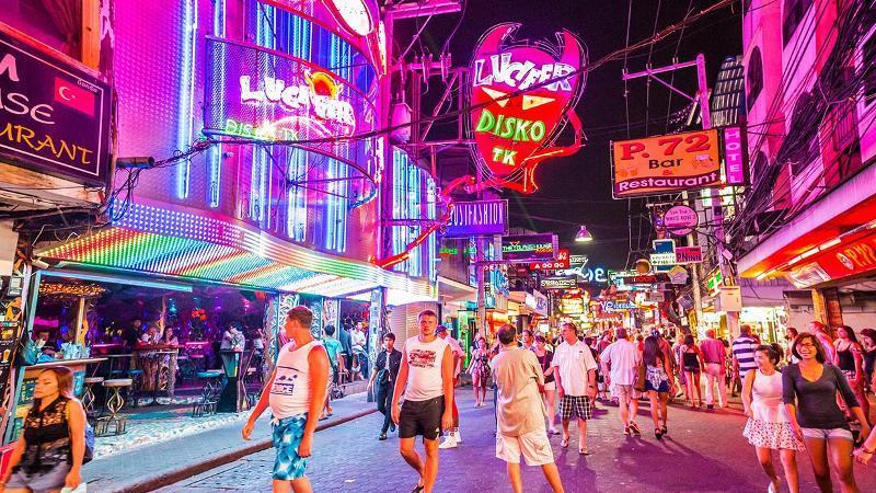 Quẩy tanh bành trên Walking Street Pattaya chỉ với 500.000 đồng