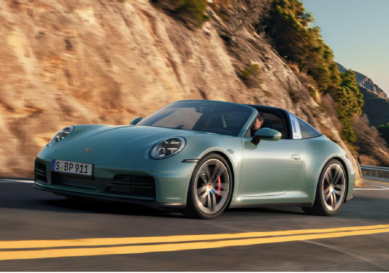 بورش 911 كاريرا 4S 2025 تحصل على زيادة في القوة ومكابح محسنة من طراز GTS لتعزيز الأداء الرياضي. 