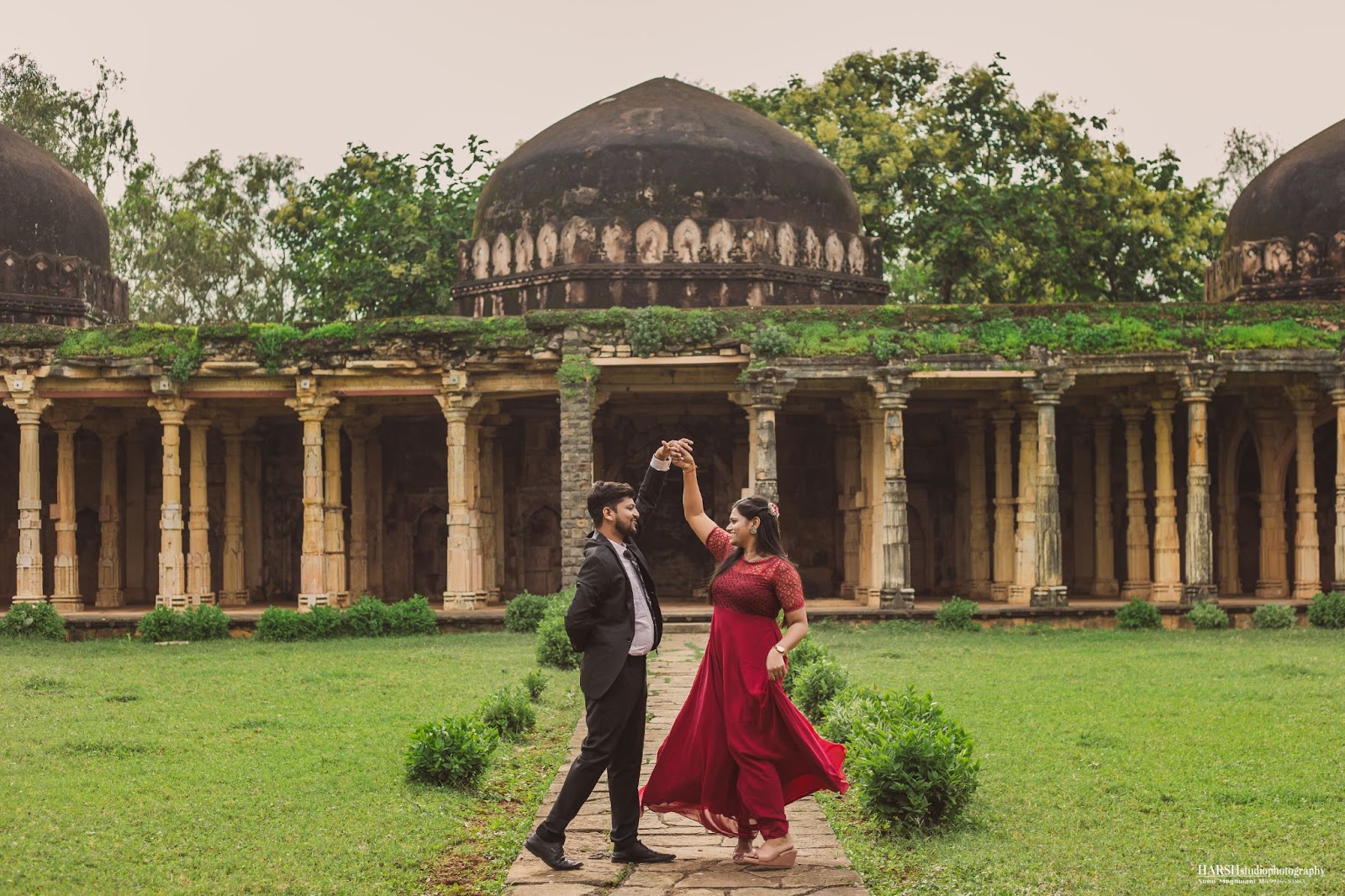 Mandu Jahaz Mahal pre-wedding shoot - best photography location near Indore for historic architecture and regal couple photos in 2025.