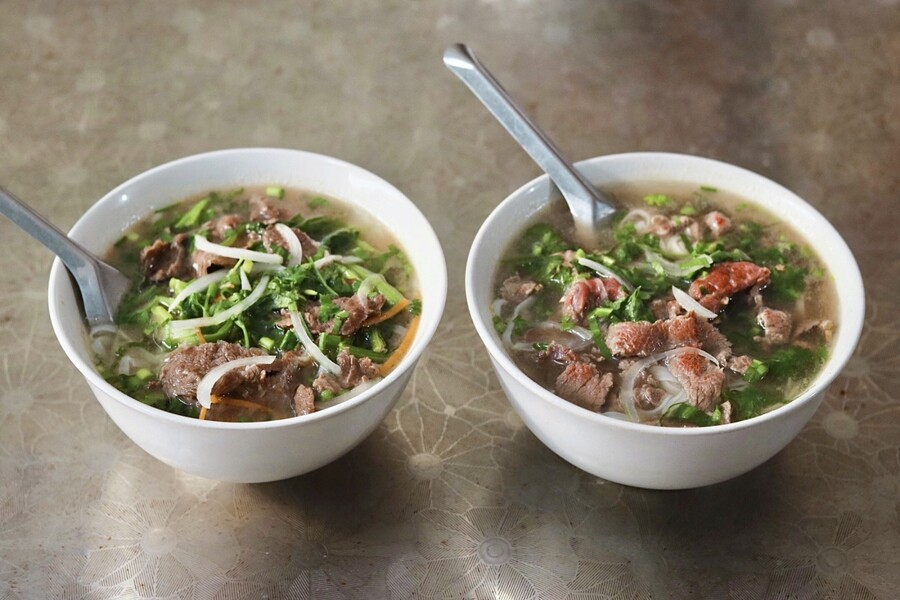 Nam Dinh Pho with eye-catching colors and lots of beef. Source: VnExpress