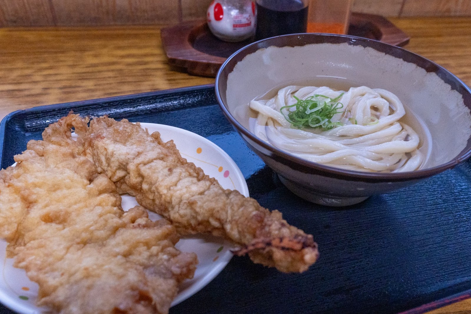 山内うどん名物「あつあつ」とげそ天&とり天