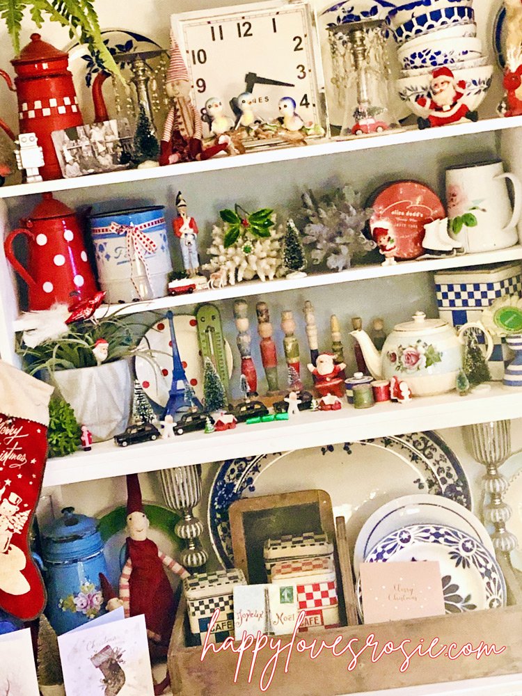 xmas-busy-shelf-decor