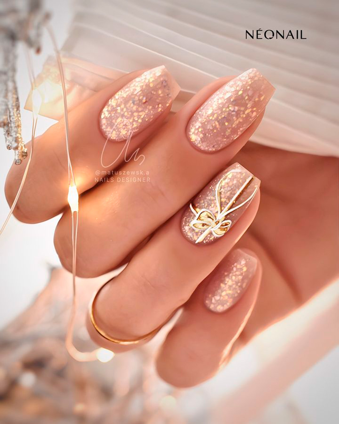 winter wedding nails gold glitter gift ribbon bow decor matuszewsk.a