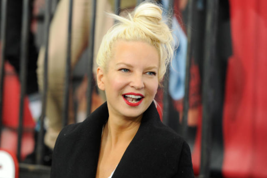 Sia Furler Net Worth, Early life, Wiki, Personal life, Family, Relationship, Career And More