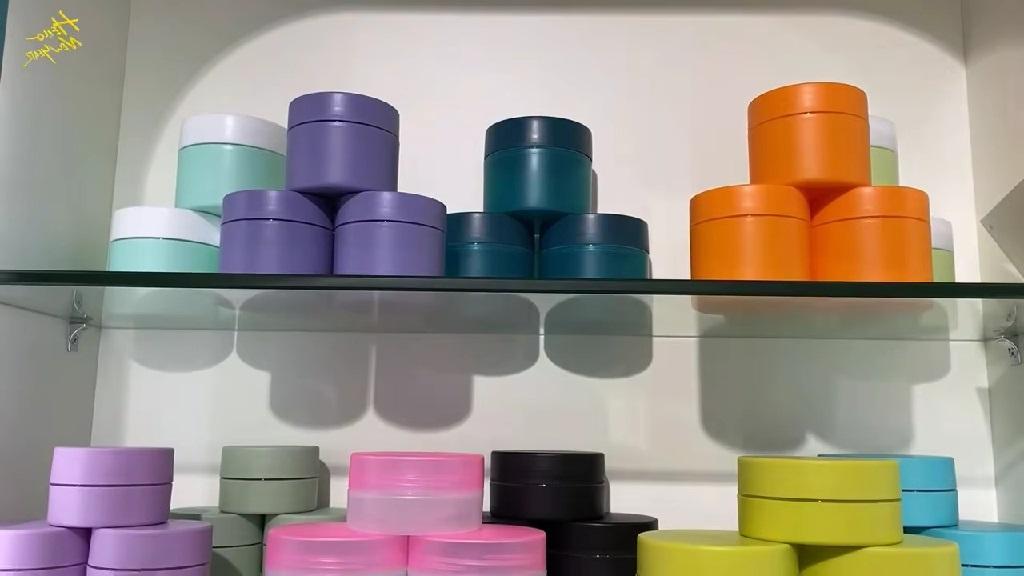 Plastic Cosmetic Containers