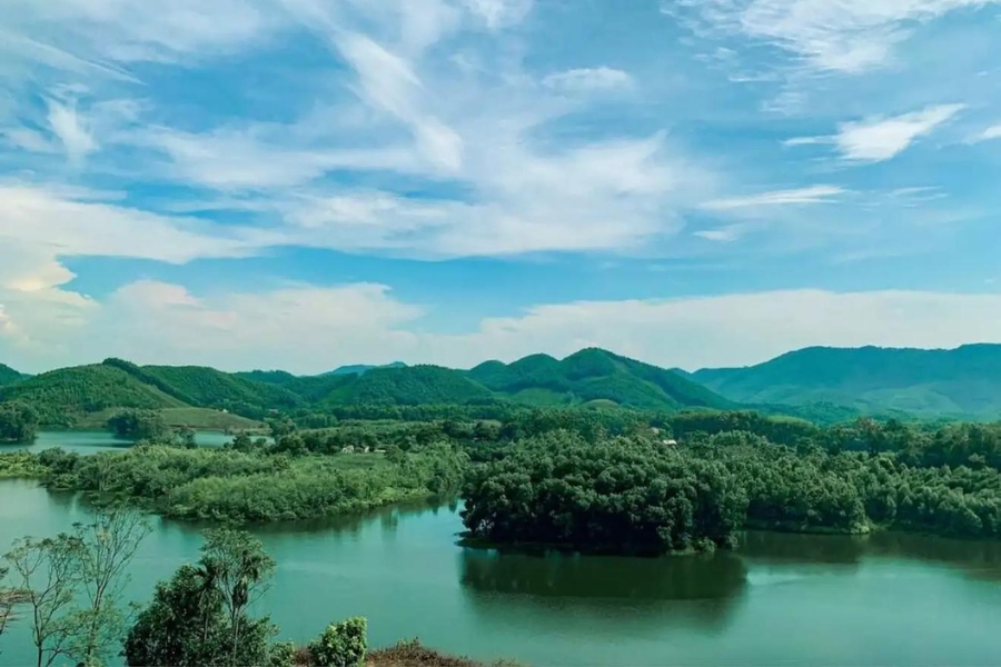 Some information about Ghenh Che Lake