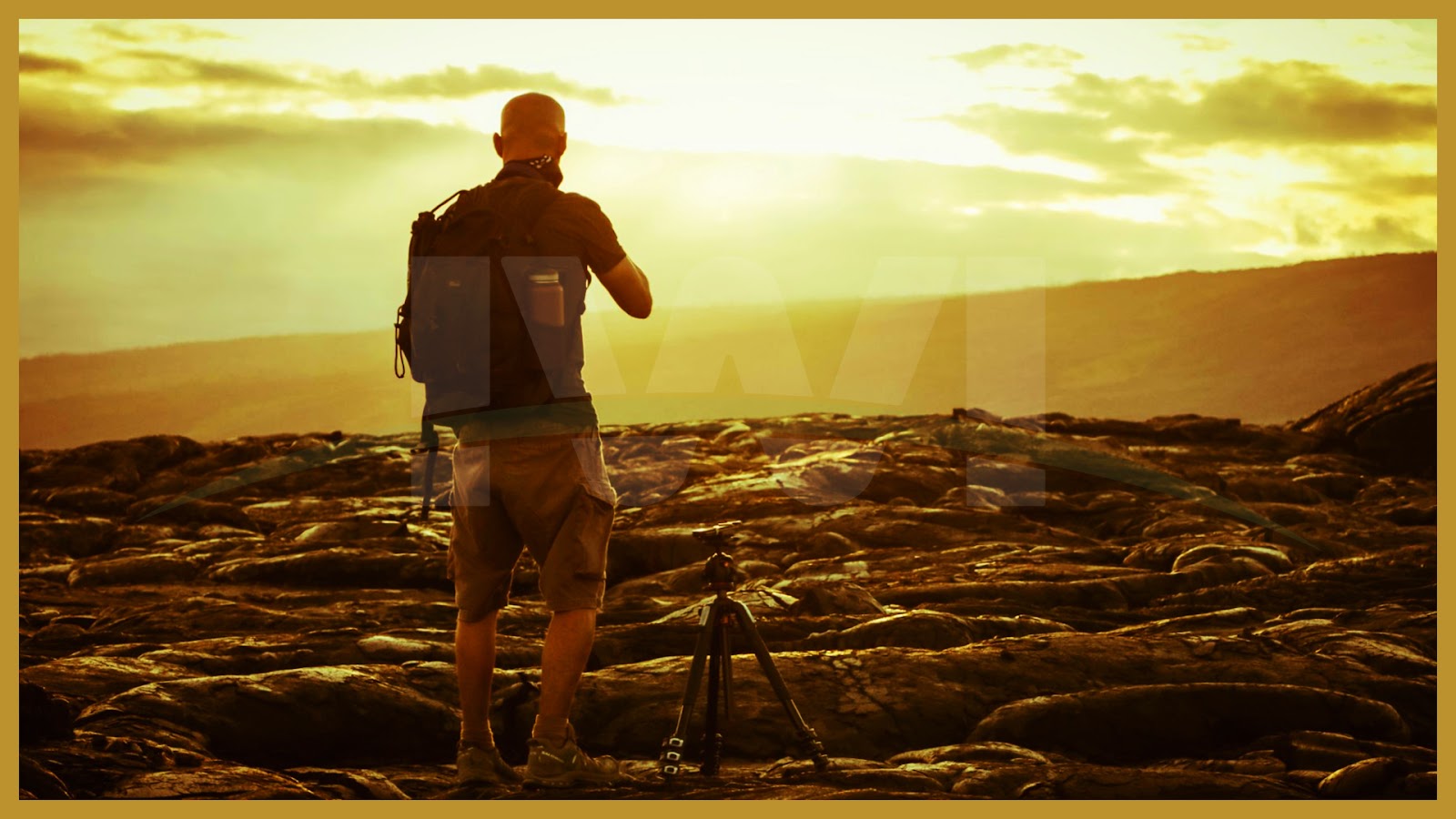 backpack with tripod holder images 3