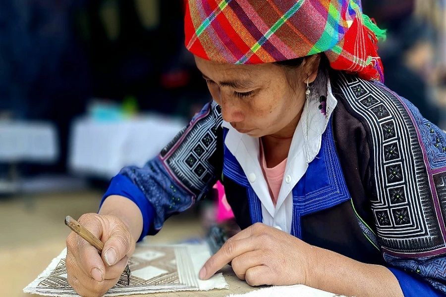 Mong people still conserve the traditional craft