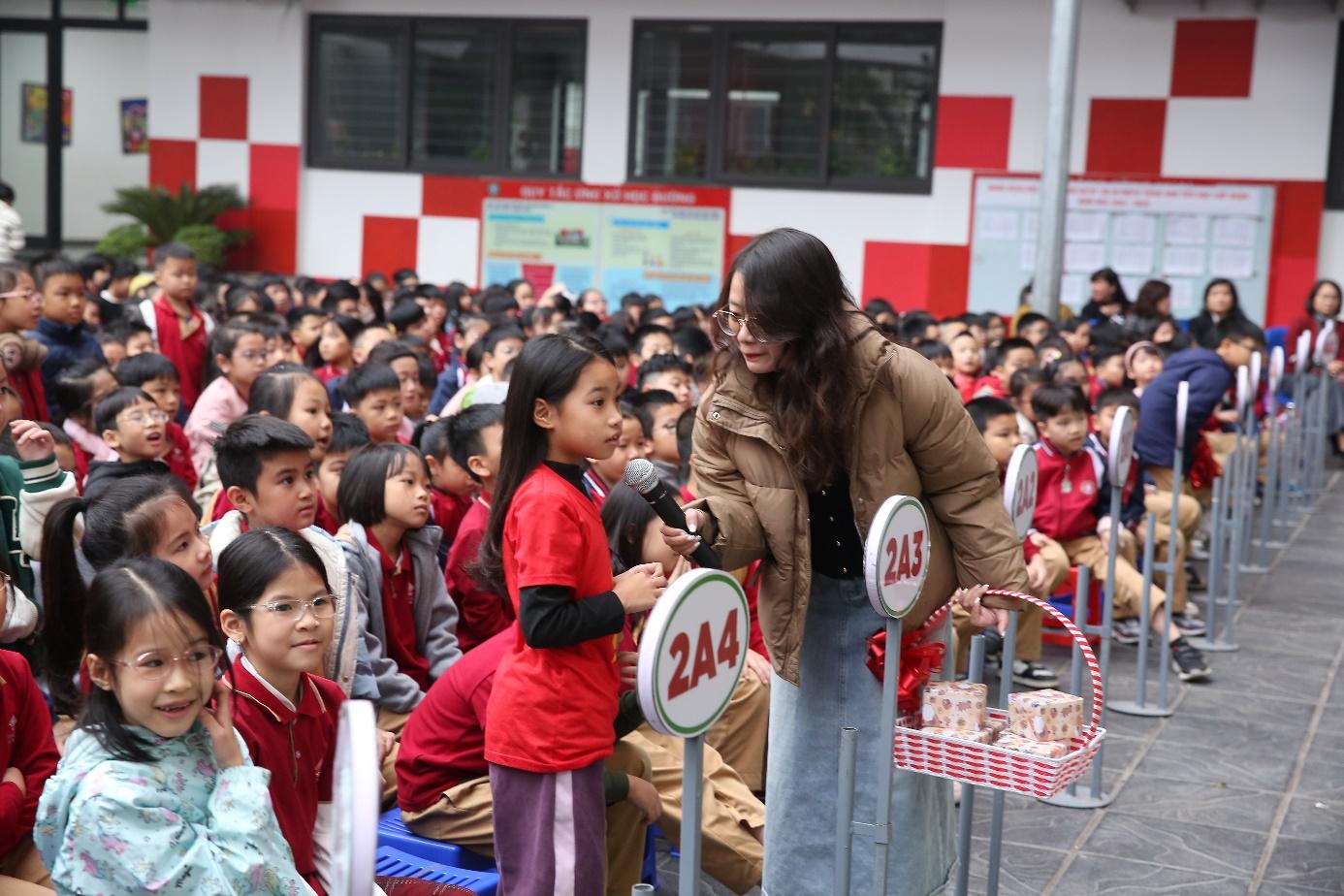 A person standing in front of a group of children

Description automatically generated