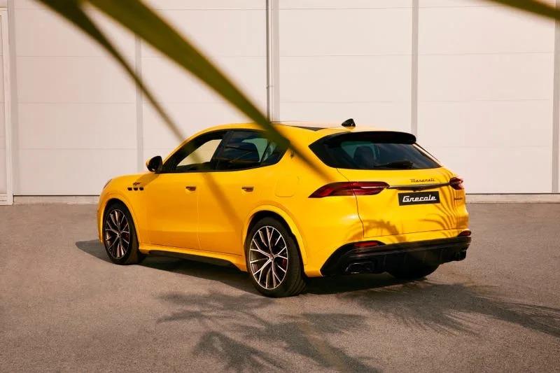 A yellow car parked in front of a building

Description automatically generated