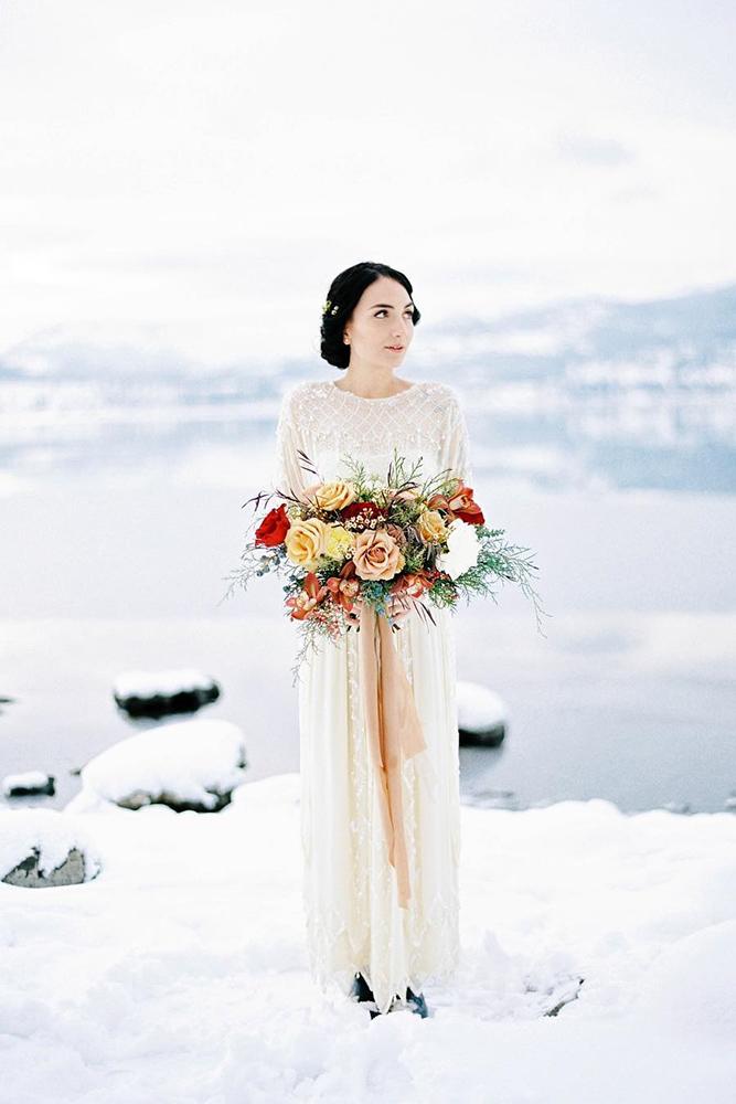 winter wedding photo ideas bride near water jennahillphoto