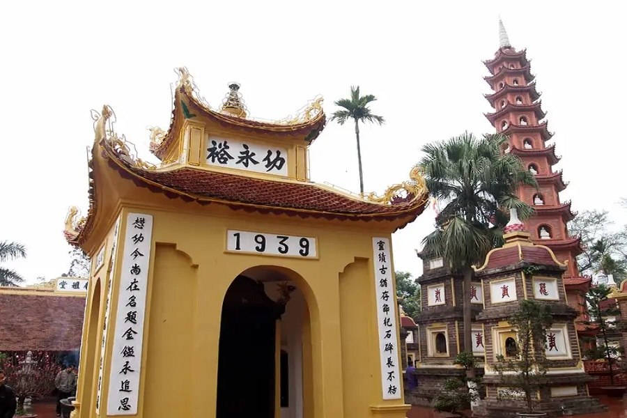 Tran Quoc is a 1500-year-old pagoda