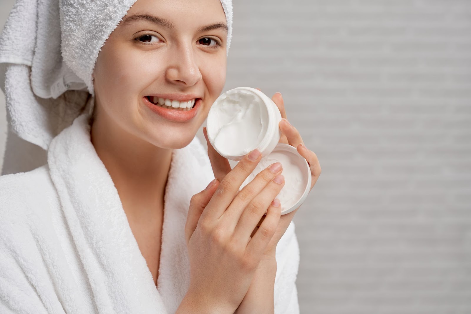 Girl using Prime Skincare Products on Face