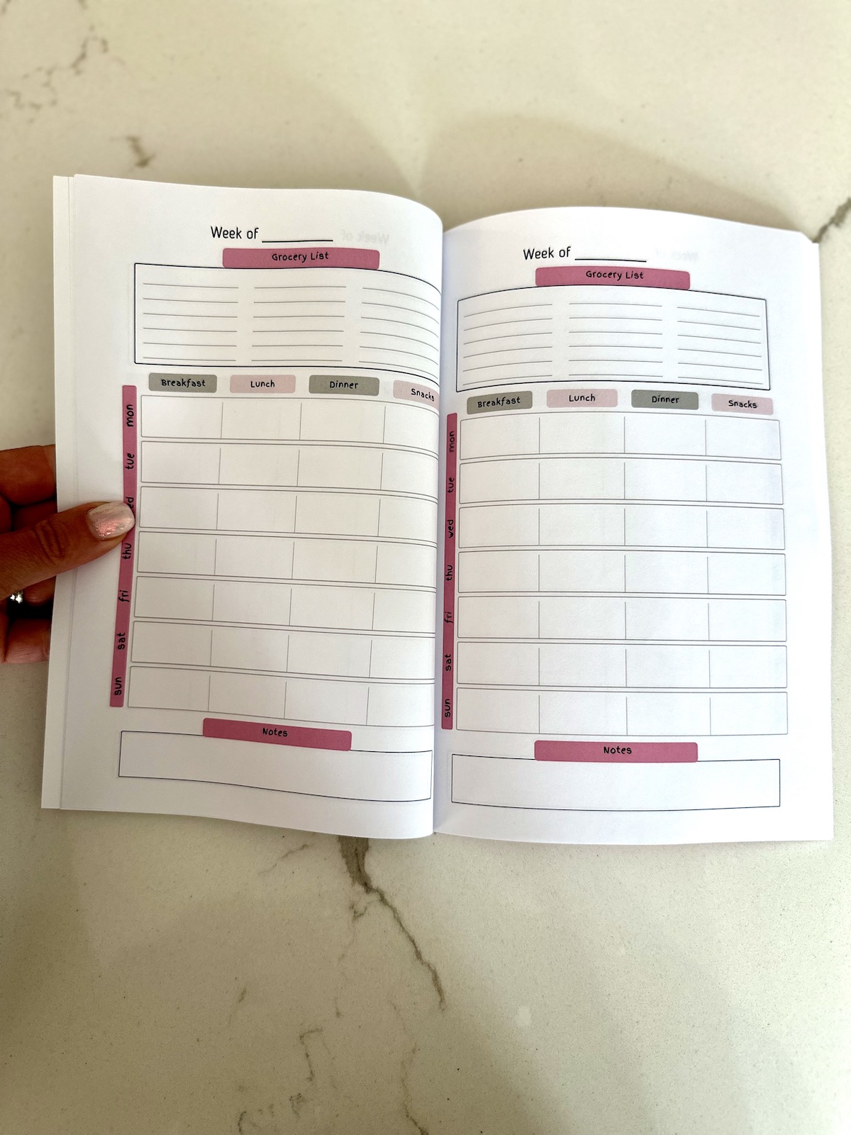 Image of the inside of the Mama-Betes Meal Planning Journal