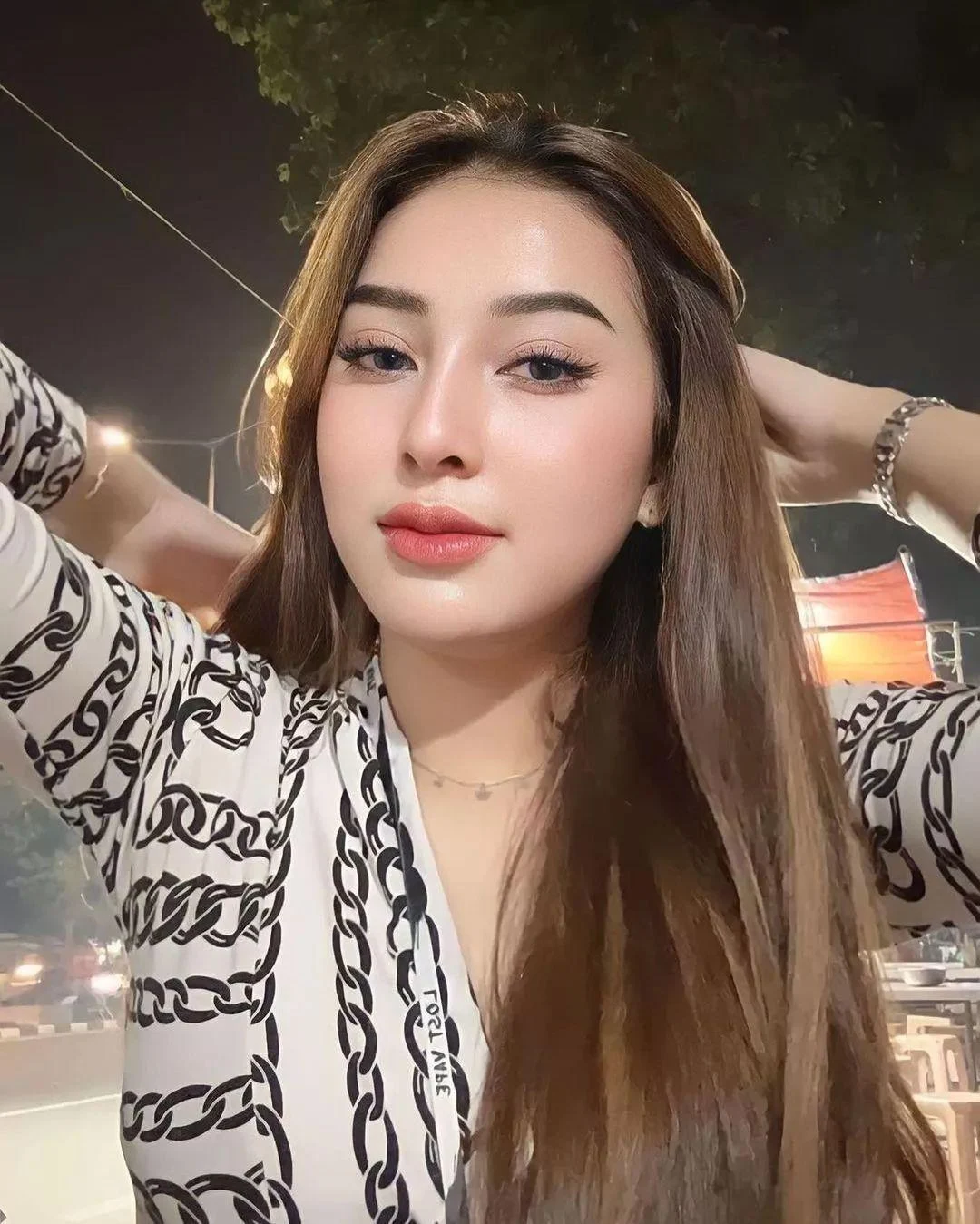 Gadis Cantik Membuat Dunia Terasa Membeku, gadis cantik, dunia membeku, cewek memesona