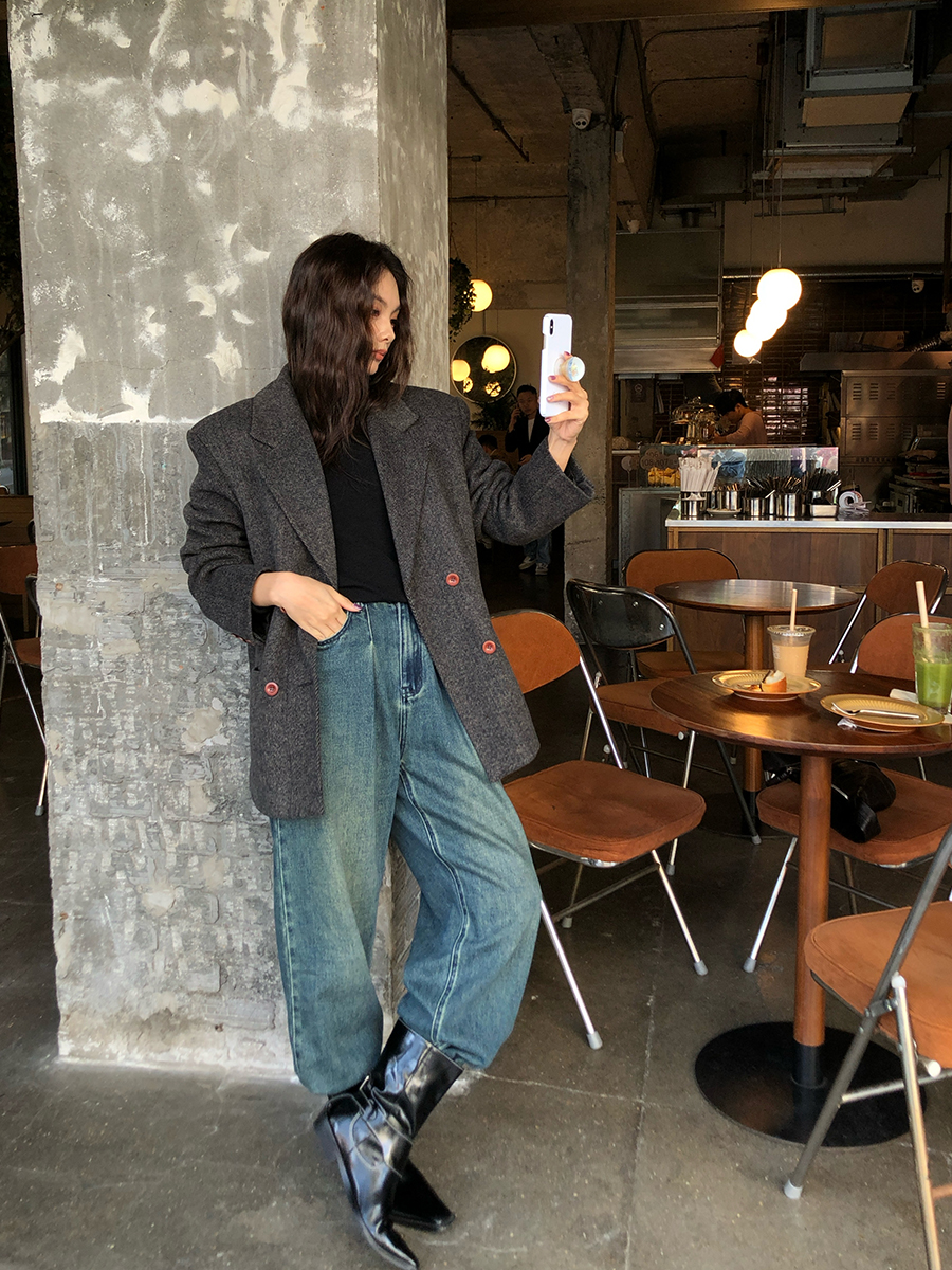 Effortlessly Cool: A Laid-Back Korean Casual Look