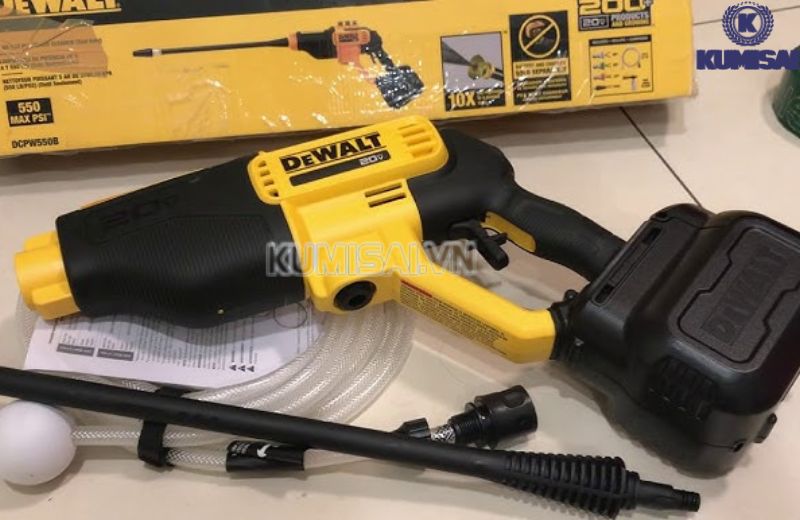 Máy xịt rửa xe Dewalt 550 PSI 20V