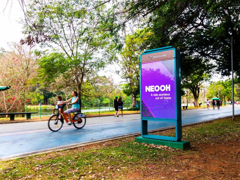 totem publicitario externo visibilidade