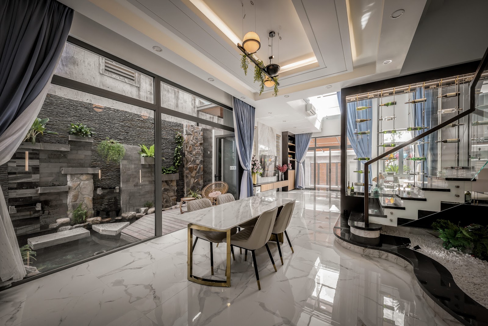 Nhà 3 tầng hiện đại kiểu mở giải quyết tốt bài toán chống nắng hướng chính tây