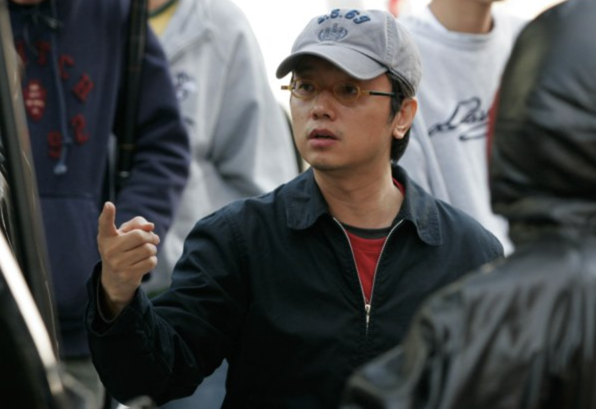 A picture of Director E J-yong on a black jacket and a ash colour cap