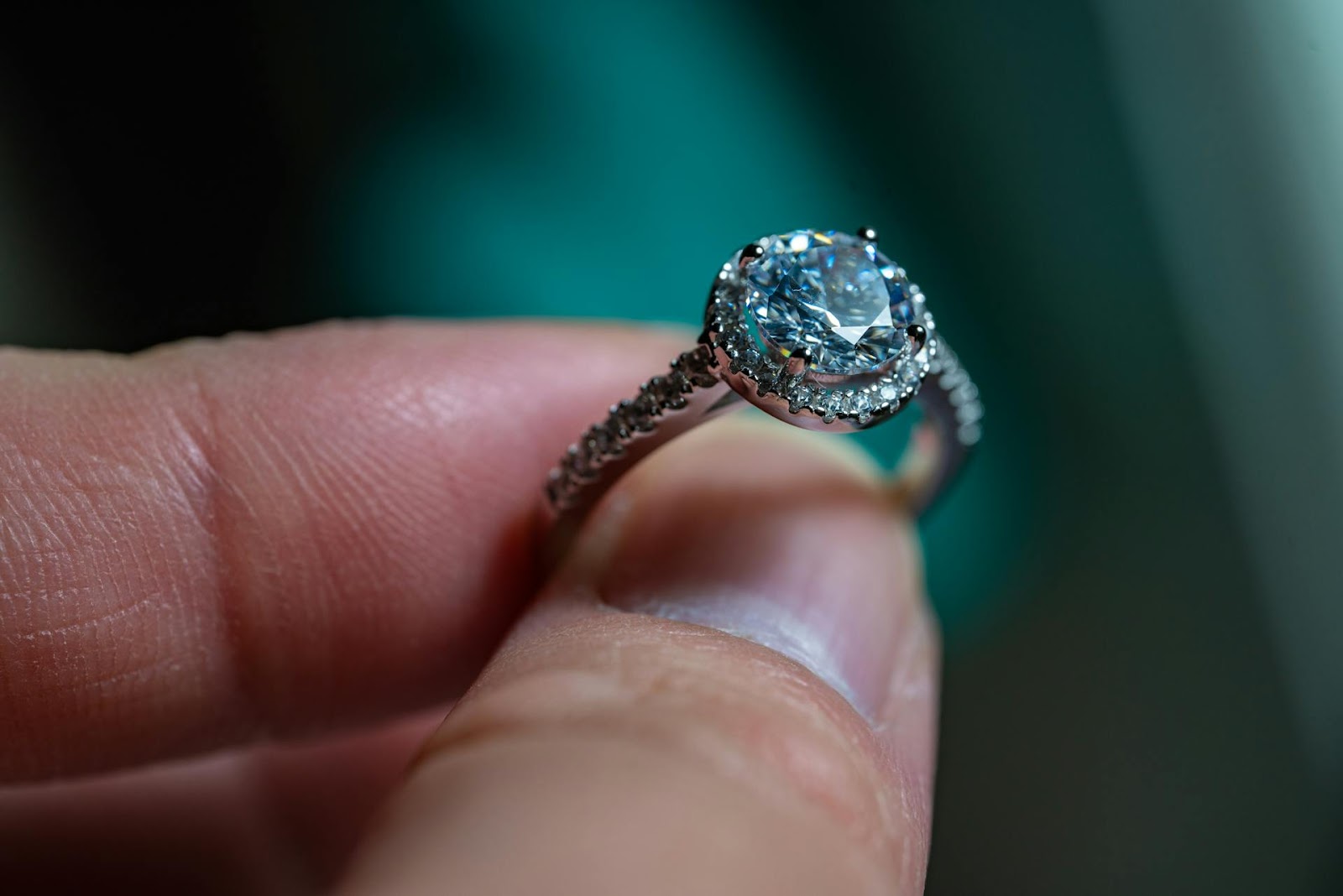 A close-up shot of a ring | Source: Pexels