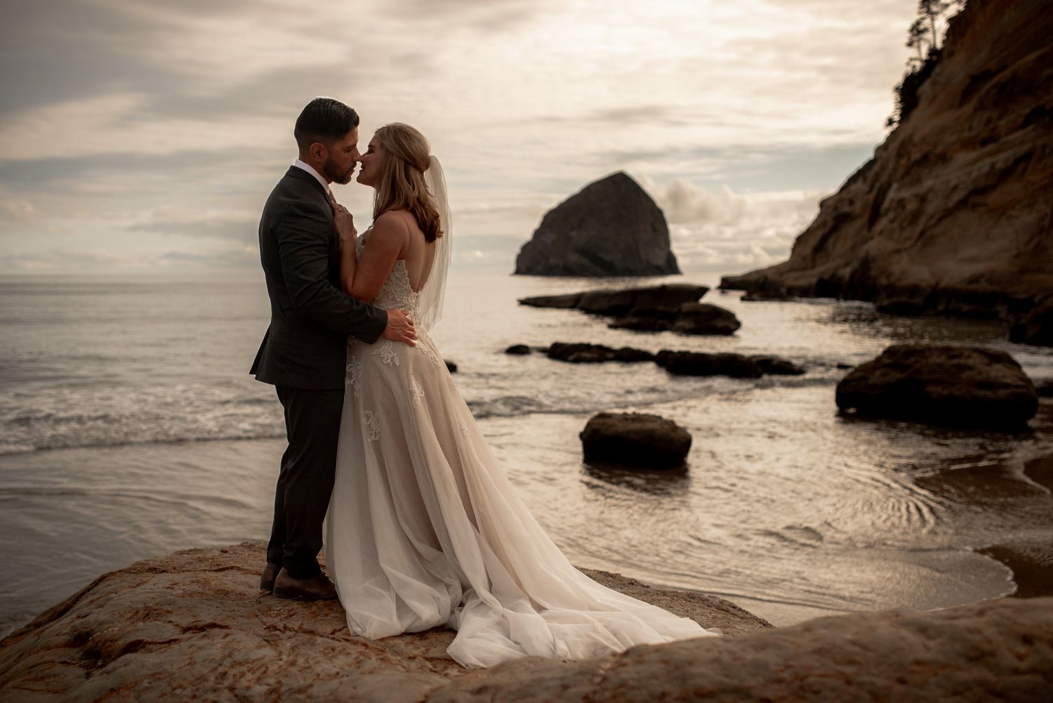 Oregon Coast couple eloping