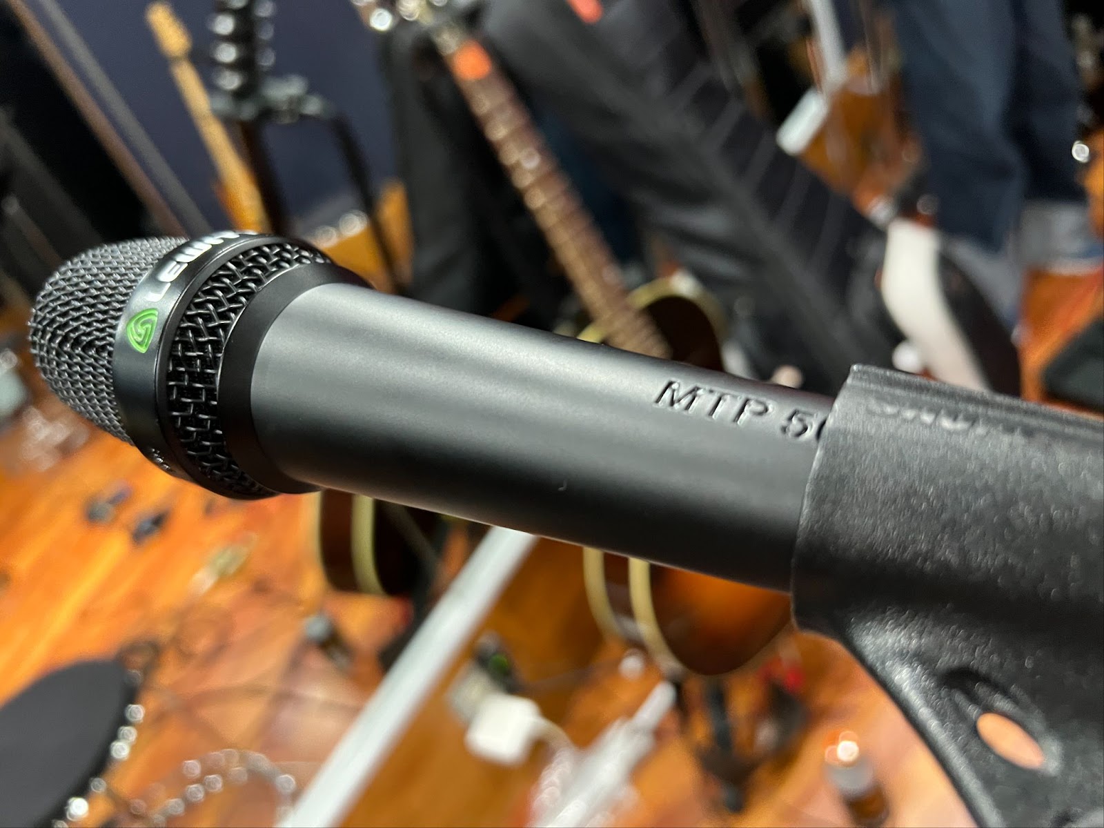 ライブでも活躍するコンデンサーマイクLEWITT MTP W950レビュー! ライブでも活躍するコンデンサーマイクLEWITT MTP W950レビュー!