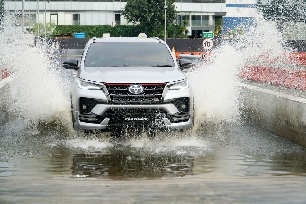 Keunggulan Mesin Modern pada Fortuner GR Sport 2024