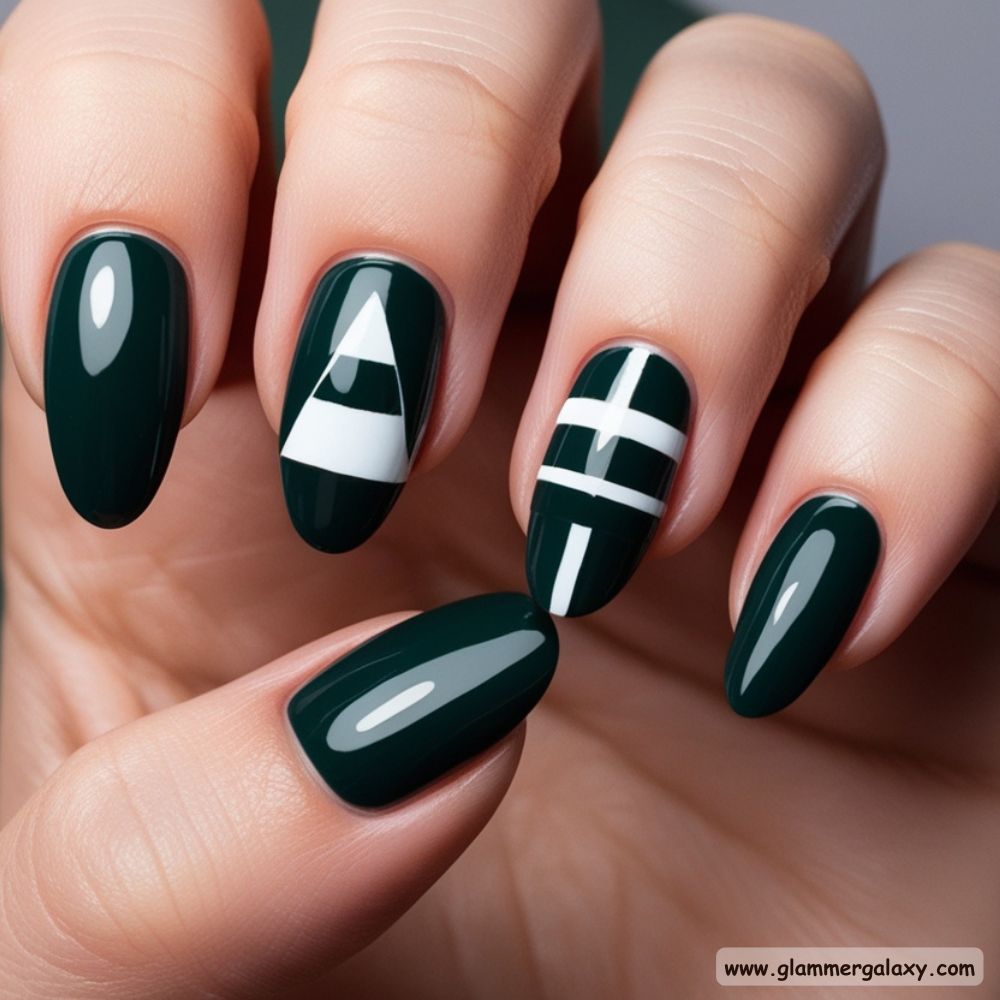 Winter and Fall Dark Green Nails having Innovative Space

