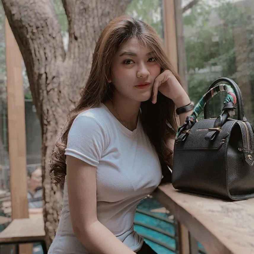 Cewek Indo Cantik dengan Pipi Merona, pipi merona, cewek cantik, gadis imut