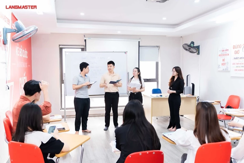 Xây dựng hệ thống theo dõi, tổ chức hoạt động gắn kết và lắng nghe phản hồi học viên