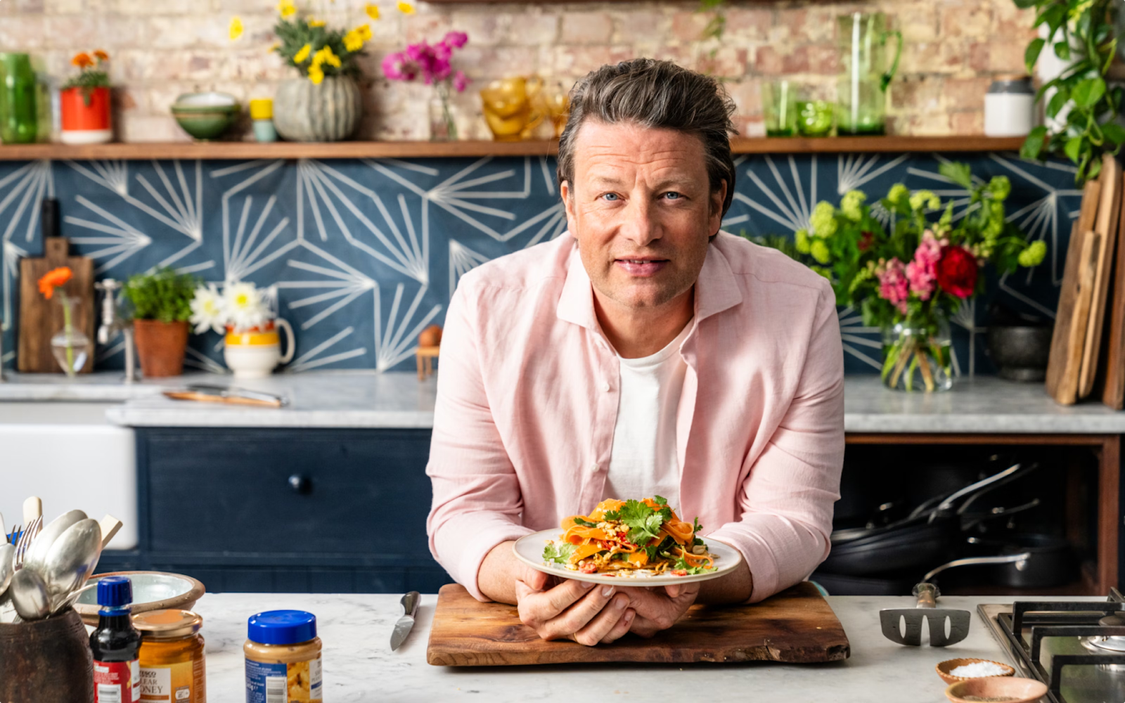 Image from the Cooking Up Success: Jamie Oliver’s Web Design Transformation article on Abduzeedo