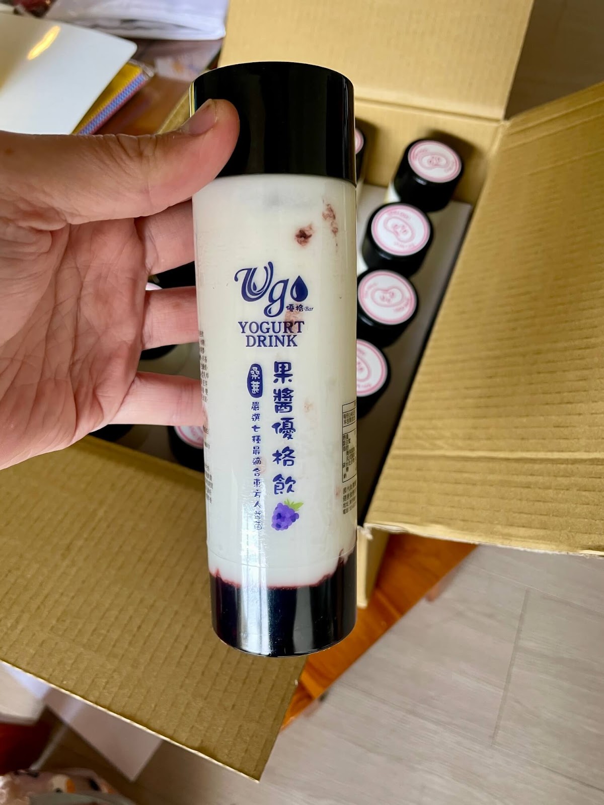 Ugo桑椹優格飲開瓶前正面拍照