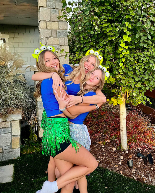 group halloween costumes, halloween costumes for a group, group costume ideas, group halloween costume ideas, group halloween ideas, college halloween costumes, Halloween costumes for women