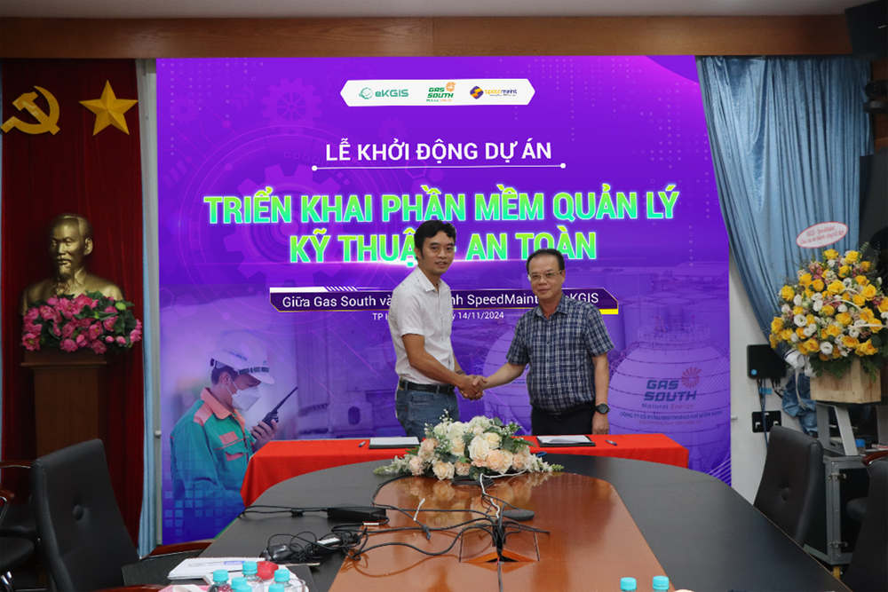 Ông Đặng Văn Vĩnh – Trưởng ban Chuyển đổi số Gas South (phía bên phải) và ông 
Nguyễn Đăng Cường - Giám đốc SpeedMaint (ảnh: Gas South)