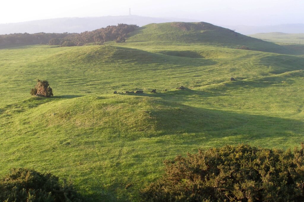 the construction of round barrows in the Bronze Age