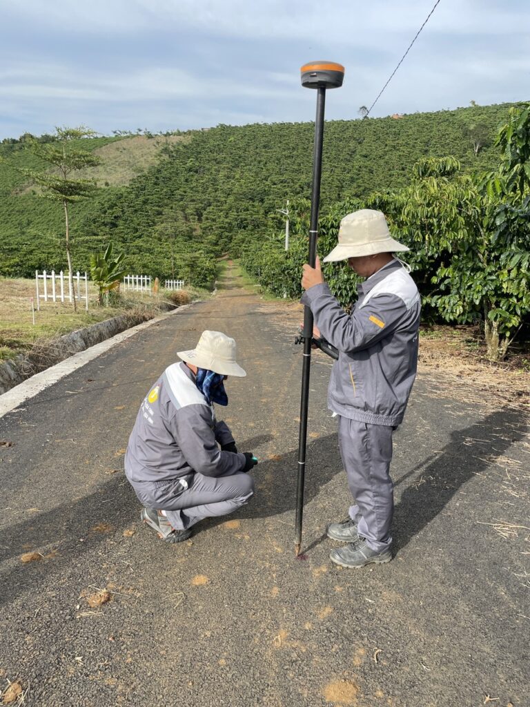 Đo đạc địa chính tại Bảo Lộc.  Thực hiện việc đo đạc địa chính