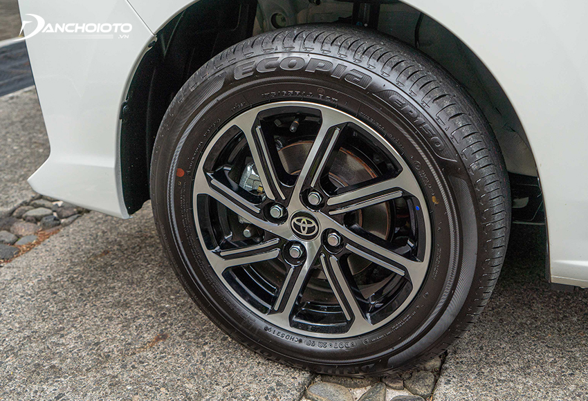 Toyota Wigo 2023 được trang bị bộ mâm xe 8 chấu 14 inch